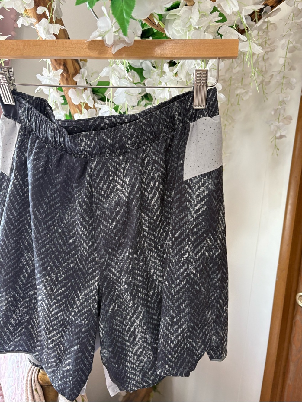 lululemon Surge Short 6" Bleached Herringbone Multi - Black & White - Picture 8 of 11